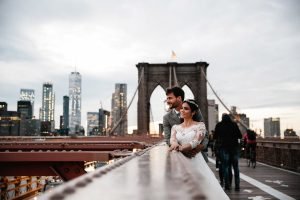 wedding couple on brooklyn bridge
