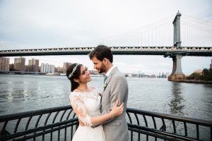 wedding couple on brooklyn bridge manhattan bridge in bg