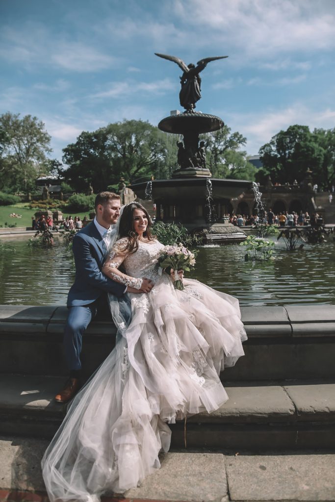 summer wedding central park bethesda fountain brazilian couple5