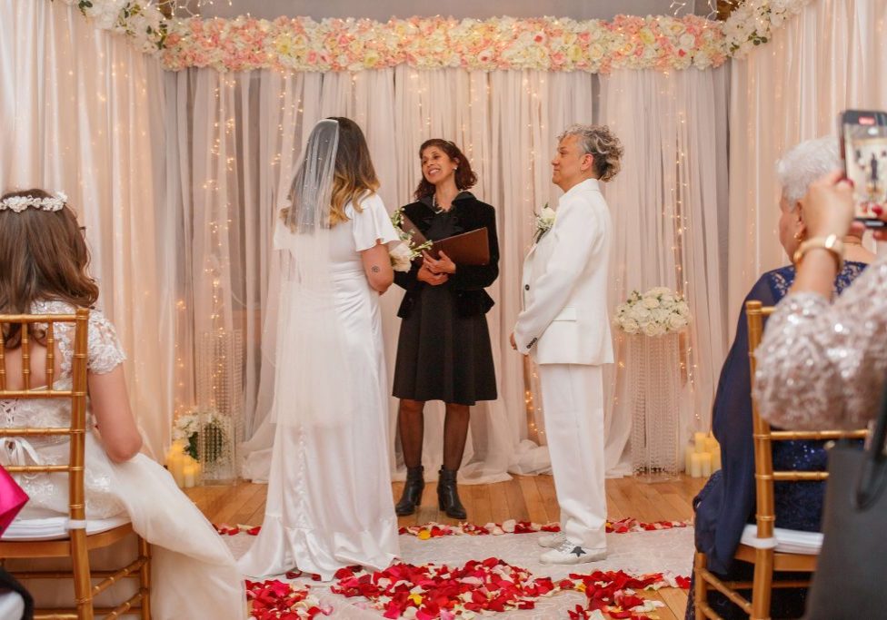 lesbian-couple-at-the-love-chapel-nyc